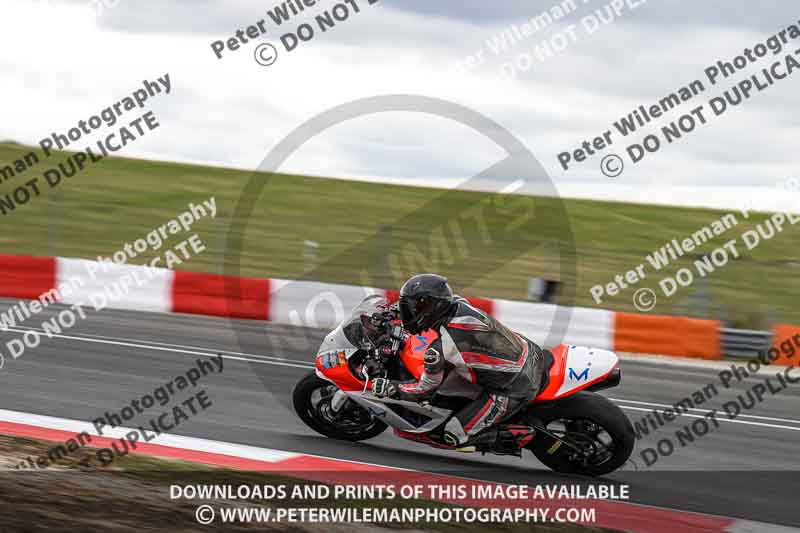 cadwell no limits trackday;cadwell park;cadwell park photographs;cadwell trackday photographs;enduro digital images;event digital images;eventdigitalimages;navarra;no limits trackdays;peter wileman photography;racing digital images;trackday digital images;trackday photos